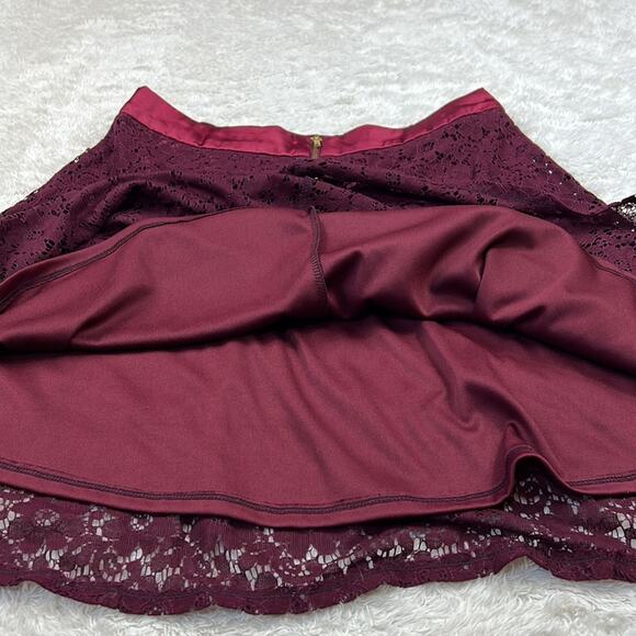 Knapp Studio lace overlay a line skirt, size small - Picture 3 of 6